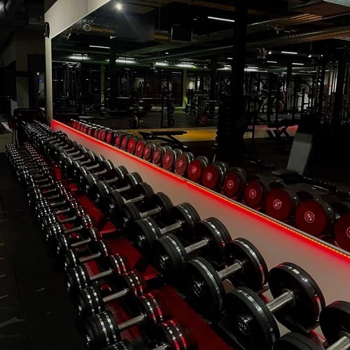 آینه باشگاه ورزشی